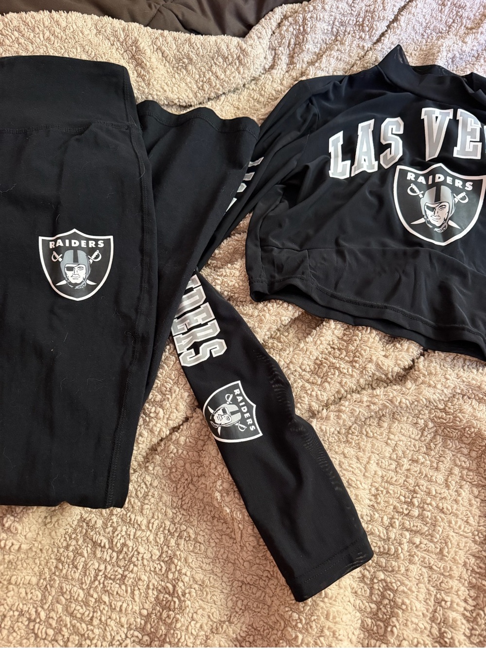 Fashion Nova Las Vegas Raiders Black Mesh Crop Top & Leggings Set - Picture 4 of 4